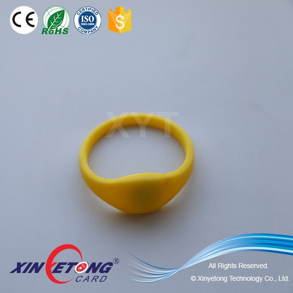 MF-EV1-RFID-Silicon-Wristband-for-Event-Wristband-sqz-0051