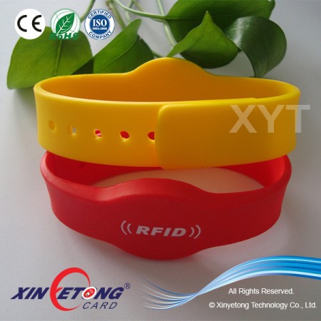 Logo Printed S50 Silicone RFID/NFC Adjustable Wristband in Swimming pool