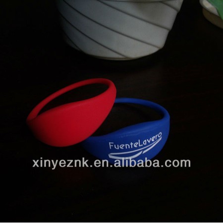 Iso14443 A Passive Waterproof RFID Wristband / Bracelet 