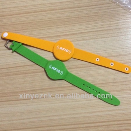 Iso18000-6C Gen2 Alien H3 RFID UHF Silicone Wristband 