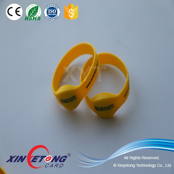 MF-EV1-RFID-Silicon-Wristband-for-Event-Wristband-sqz-0051